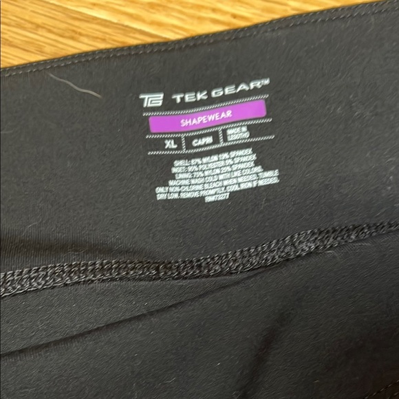 Tek Gear Black Crop Athletic Leggings - Picture 2 of 6